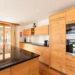 The Terrace - Grindelhomes Γκρίντελβαλντ